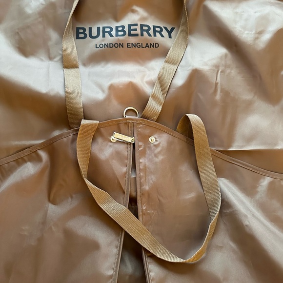 Brand new BURBERRY NEWBRIDGE Hooded Down Quilted Puffer Coat with tags. - Picture 7 of 10